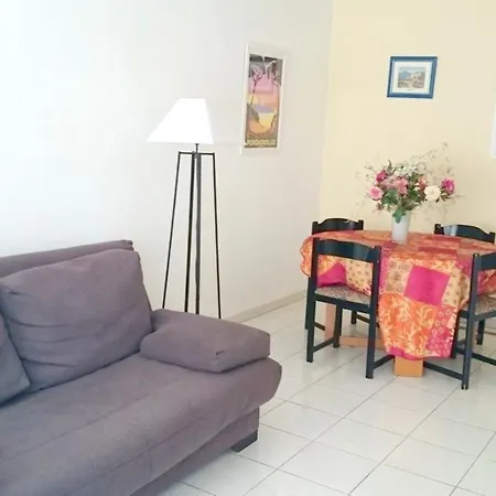 Appartamento D'une A Avec Magnifique Vue Sur La Ville Jardin Clos Et Wifi A 3 Km De La Plage *