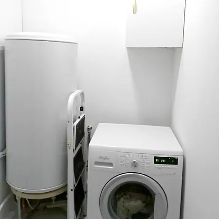 Appartamento D'une A Avec Magnifique Vue Sur La Ville Jardin Clos Et Wifi A 3 Km De La Plage *
