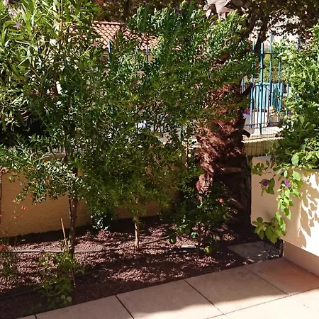 D'une A Avec Magnifique Vue Sur La Ville Jardin Clos Et Wifi A 3 Km De La Plage Apartament